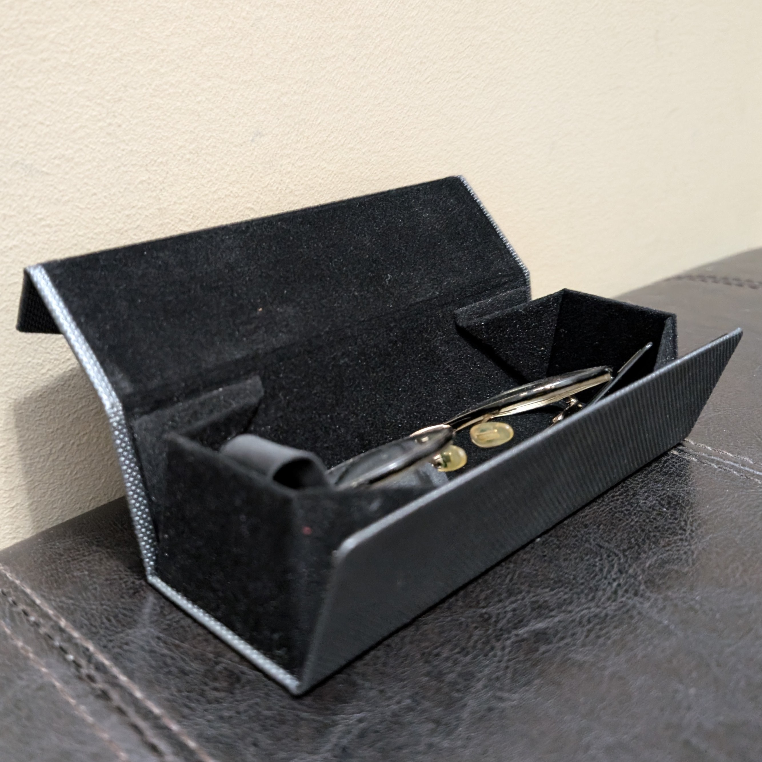 Open glasses case.<br>
                I wanted to see what segments are included within this object, specifically
                the flaps and the sides.